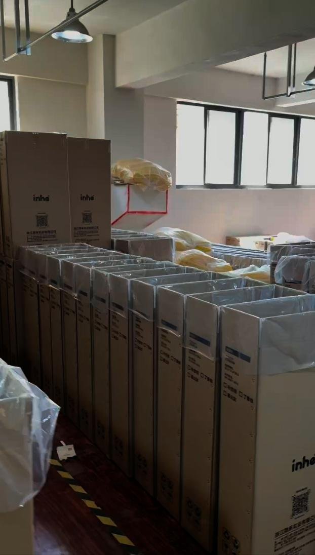 Staged export cartons containing Inhekids bookshelf products prepared for container loading