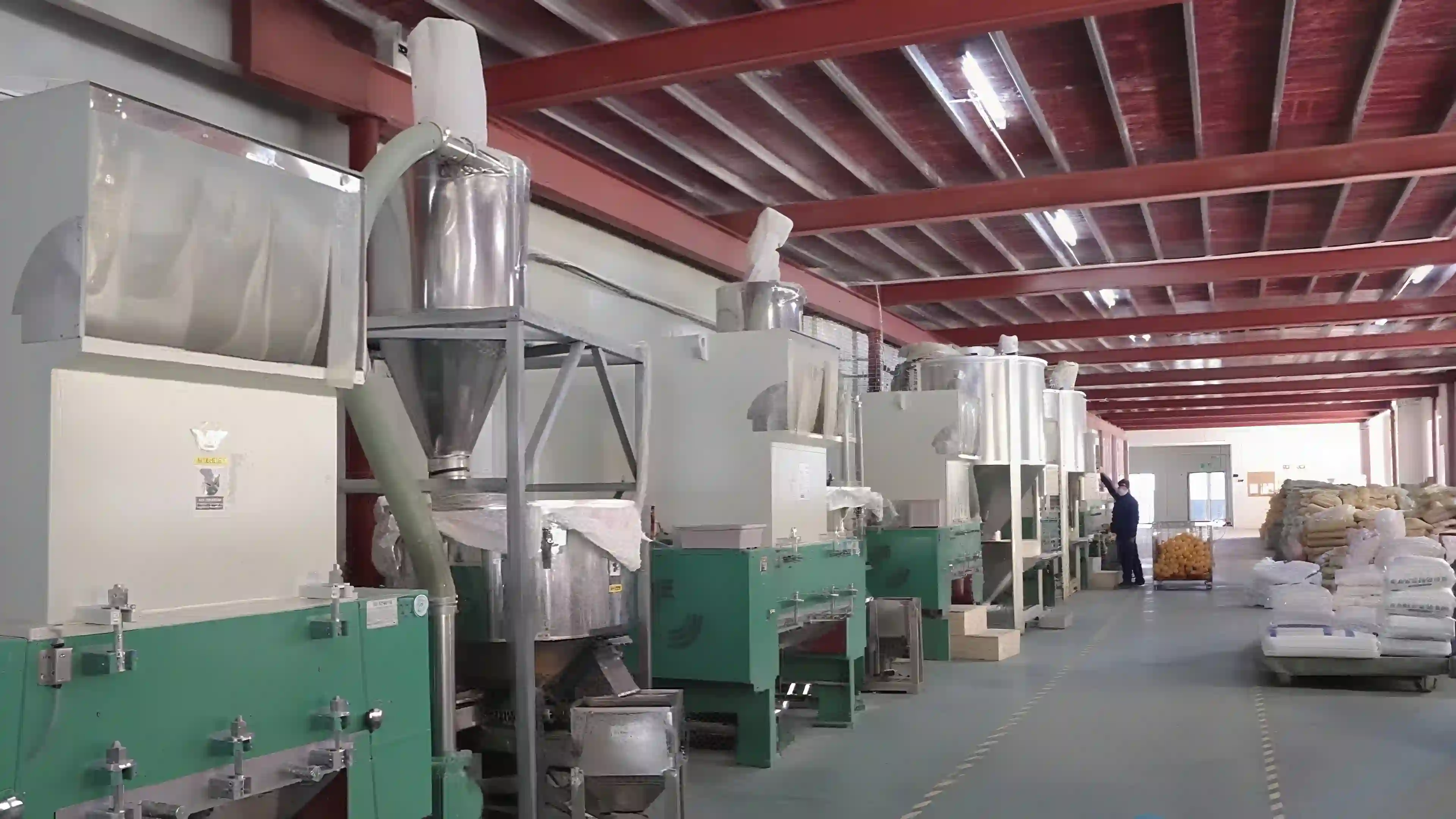 Plastic grinding equipment in the Inhekids factory workshop.